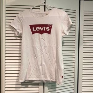 Levi T-Shirt (Size M)
